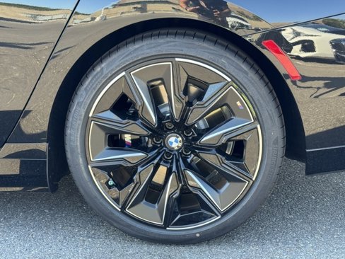 New 2026 BMW 750e xDrive image 12
