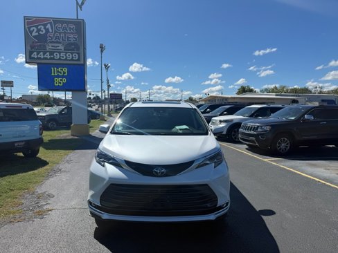 Used 2024 Toyota Sienna Platinum image 8