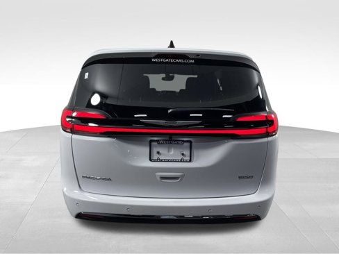 New 2026 Chrysler Pacifica Select image 4