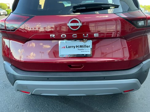 Used 2023 Nissan Rogue S image 25