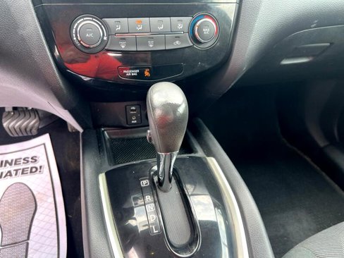Used 2016 Nissan Rogue S image 19