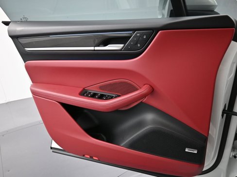 Certified 2025 Porsche Macan 4S Electric image 20