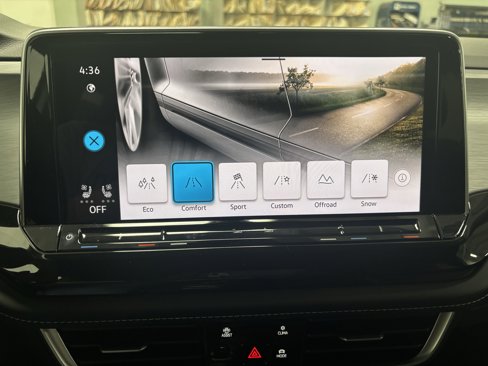 New 2026 Volkswagen Atlas Cross Sport SE image 38