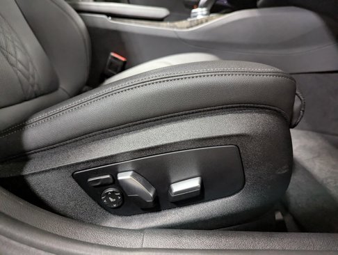 Used 2022 BMW 540i xDrive w/ M Sport Package image 31
