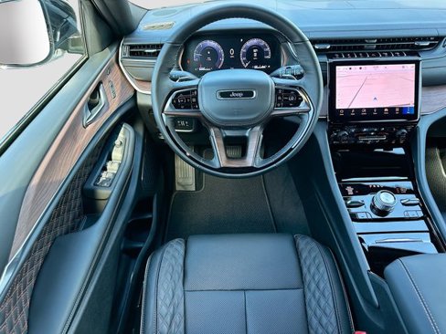 New 2025 Jeep Grand Cherokee Summit image 16