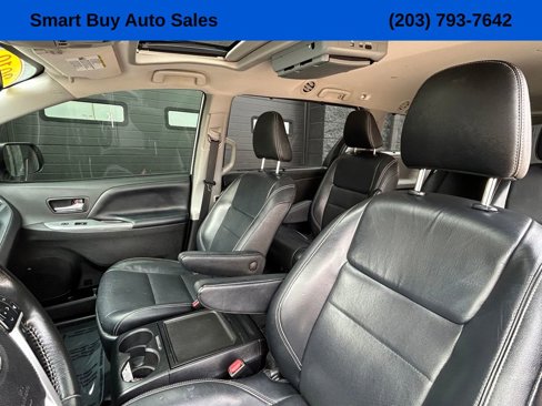 Used 2019 Toyota Sienna SE image 19