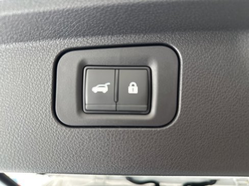 New 2025 Nissan Armada SL w/ Captain's Chari Seat Package image 8