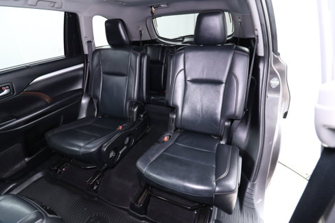Used 2019 Toyota Highlander AWD V6 image 19