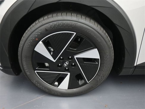 New 2025 Hyundai Ioniq 5 SE image 20
