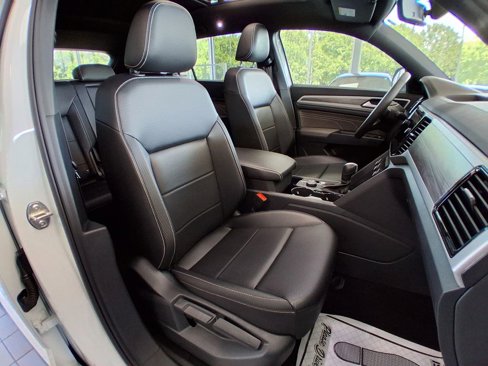 Used 2022 Volkswagen Atlas Cross Sport SE w/ Panoramic Sunroof Package image 25