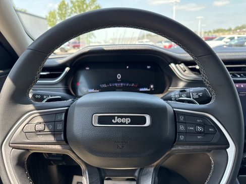 Used 2023 Jeep Grand Cherokee L Limited image 31