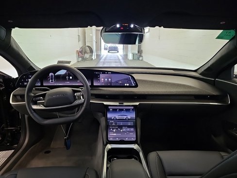 Used 2024 Lucid Air Touring image 4