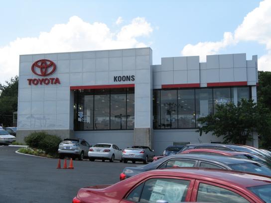 Koons Arlington Toyota car dealership in Arlington, VA 22207 | Kelley