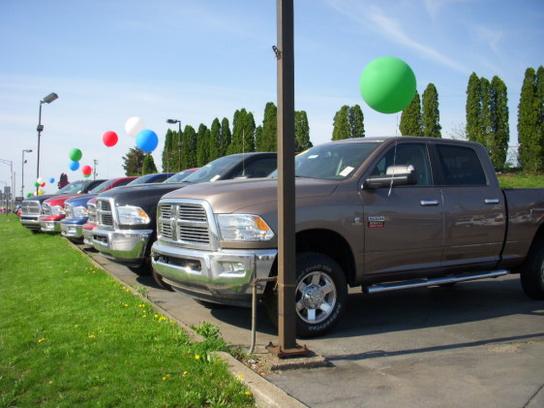 Rod Hatfield Chrysler Dodge Jeep Car Dealership In