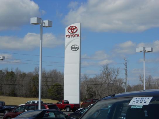 Landers McLarty Toyota car dealership in Fayetteville, TN ...