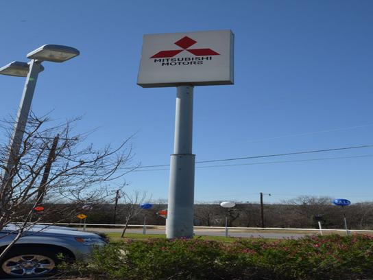 Gillman Mitsubishi of San Antonio car dealership in Selma, TX 78154