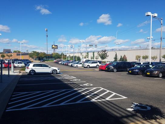 Luther Westside Volkswagen car dealership in Saint Louis Park, MN 55416