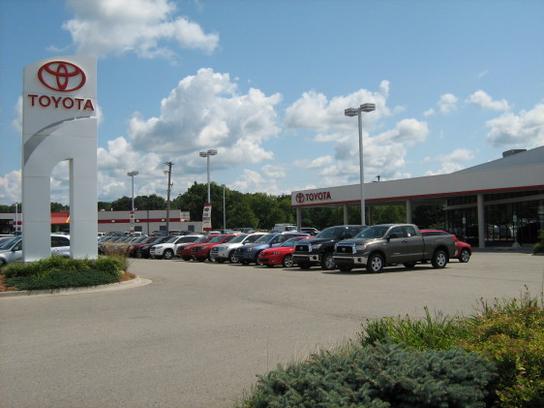 Kool Toyota car dealership in Grand Rapids, MI 49525 | Kelley Blue Book