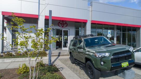 Beaverton Toyota car dealership in Beaverton, OR 97005 | Kelley Blue Book