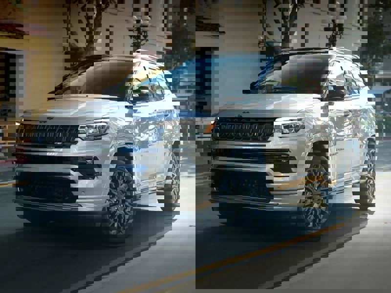 Used 2022 Jeep Compass Limited image 1
