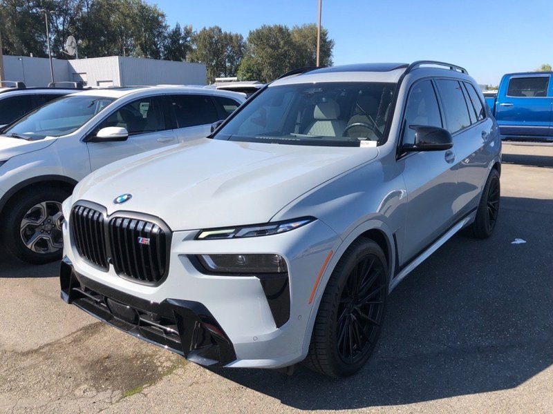 Used 2023 BMW X7 M60i image 1