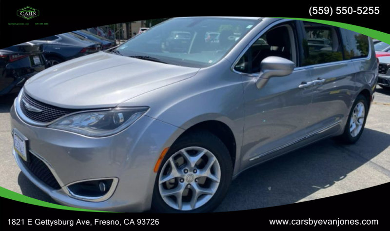 Used 2017 Chrysler Pacifica Touring-L Plus w/ Tire & Wheel Group image 1