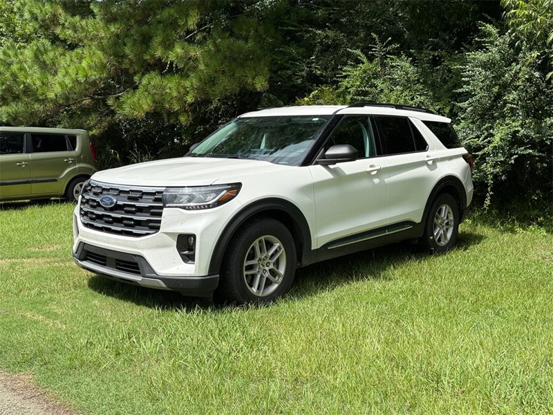 Used 2025 Ford Explorer Active w/ Active Comfort Package image 1