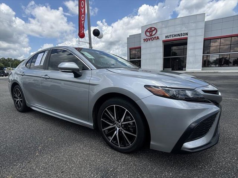 Certified 2024 Toyota Camry SE image 1