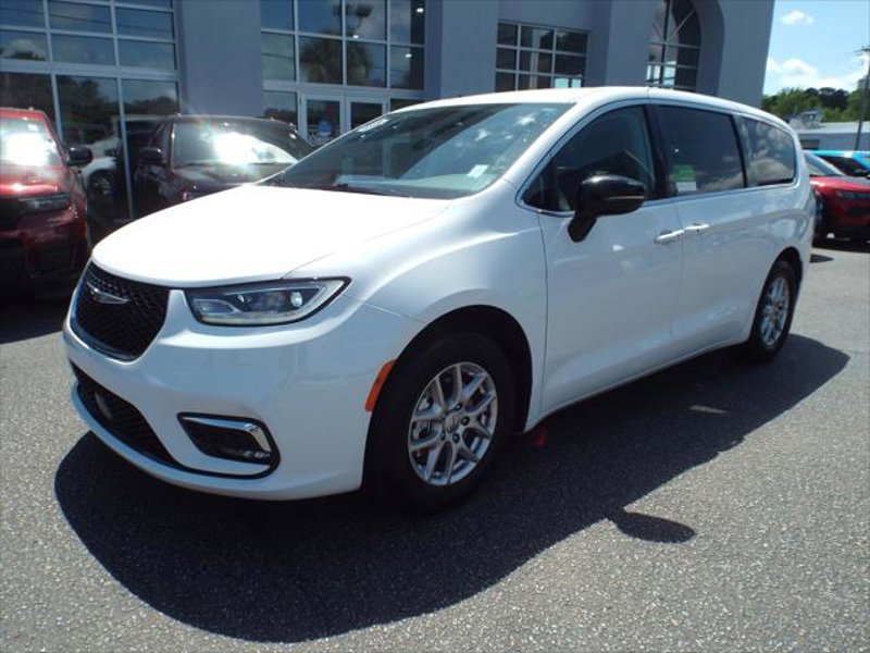Certified 2024 Chrysler Pacifica Touring-L image 1