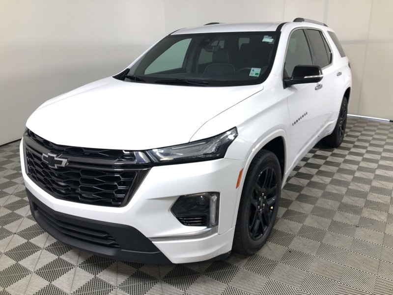 Certified 2022 Chevrolet Traverse Premier w/ LPO, Blackout Package image 1