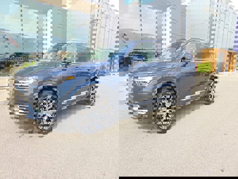 Certified 2024 Volvo XC90 B6 Plus image 1