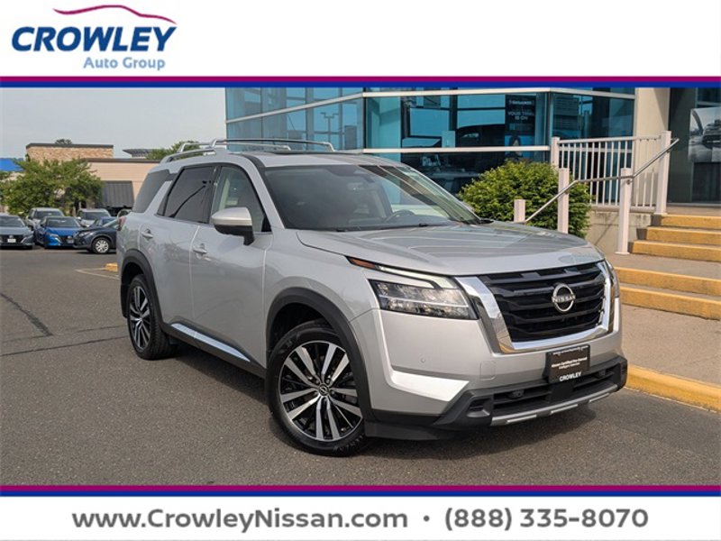 Certified 2024 Nissan Pathfinder Platinum image 1