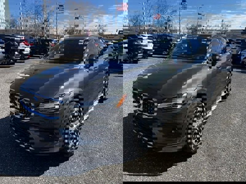 Certified 2022 Volvo V60 T5 Cross Country image 1