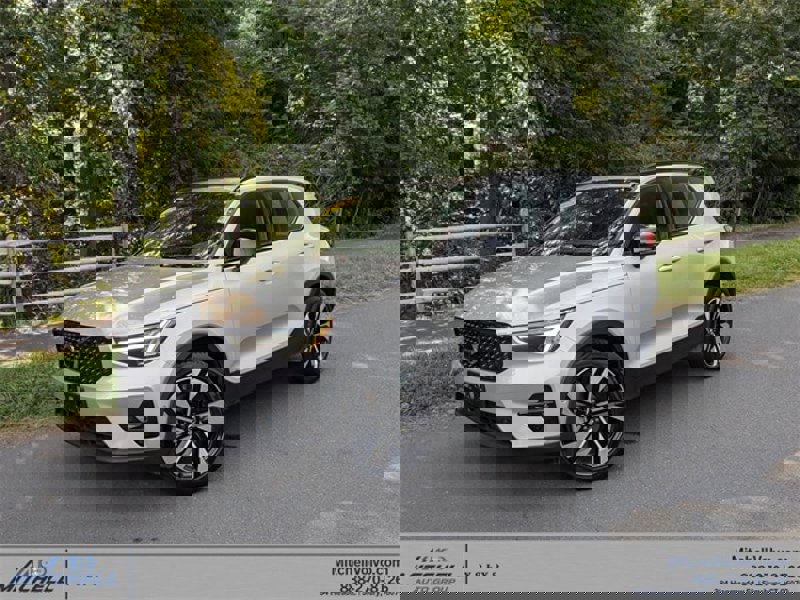 Certified 2025 Volvo XC40 B5 Plus image 1