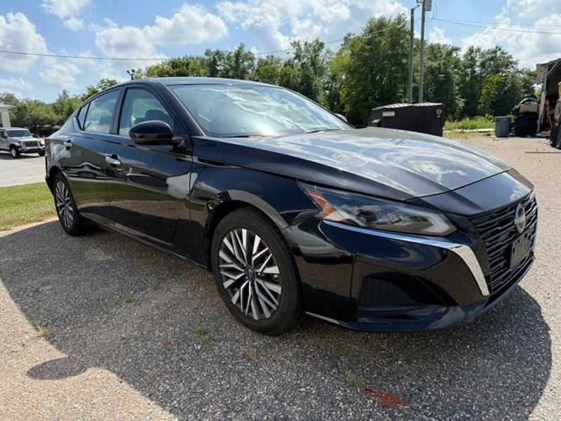 Used 2023 Nissan Altima 2.5 SV image 1