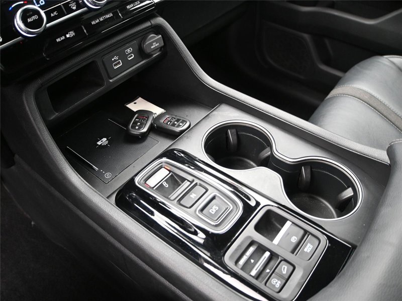 Certified 2024 Honda Pilot Touring image 1