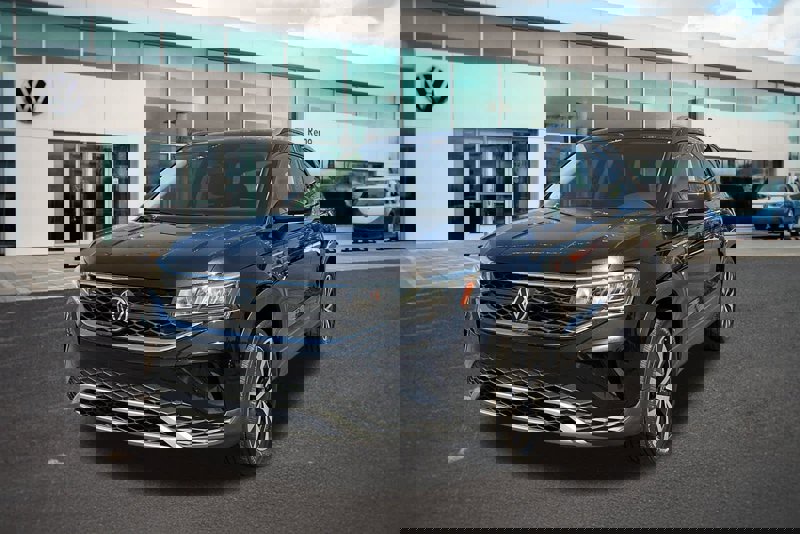 Certified 2022 Volkswagen Taos SE w/ Panoramic Sunroof Package image 1