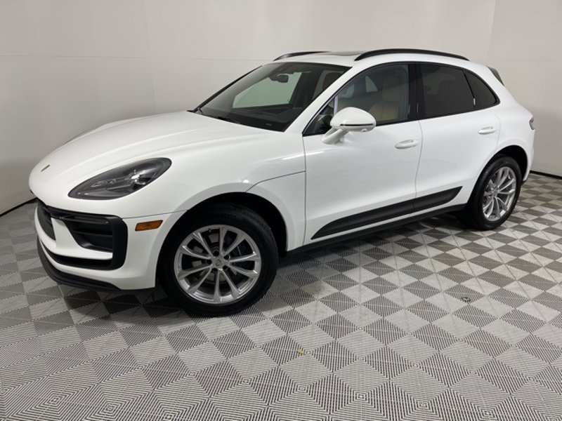 Certified 2025 Porsche Macan image 1