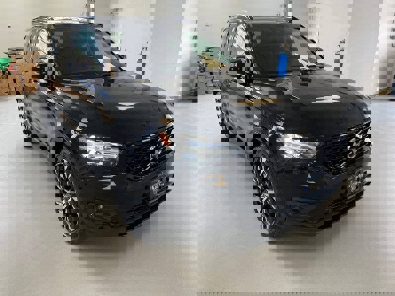 Certified 2022 Volvo XC40 T5 R-Design w/ Advanced Package image 1