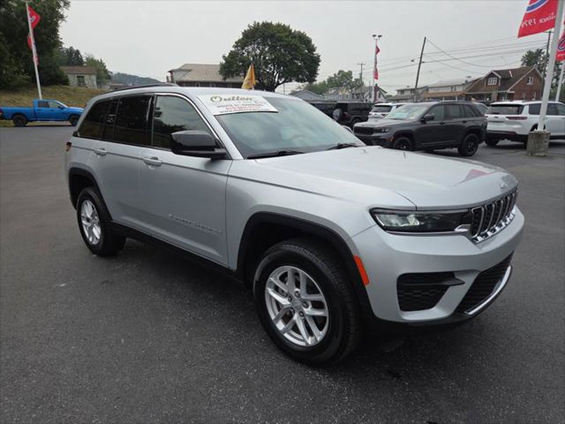 Certified 2024 Jeep Grand Cherokee Laredo X image 1