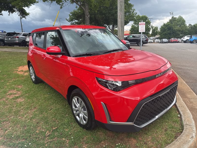 Certified 2025 Kia Soul LX image 1