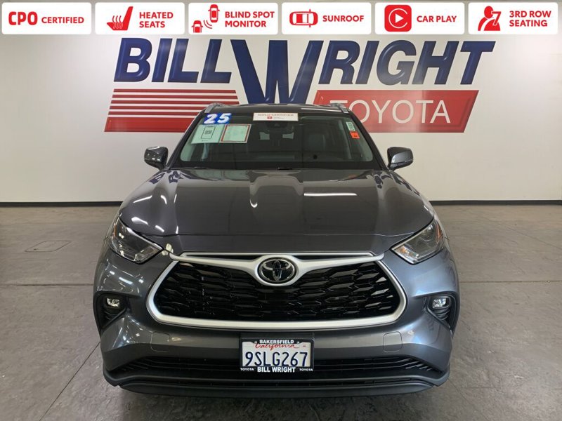 Certified 2025 Toyota Highlander XLE image 1