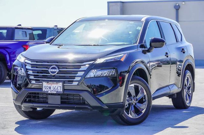 Certified 2025 Nissan Rogue SV image 1
