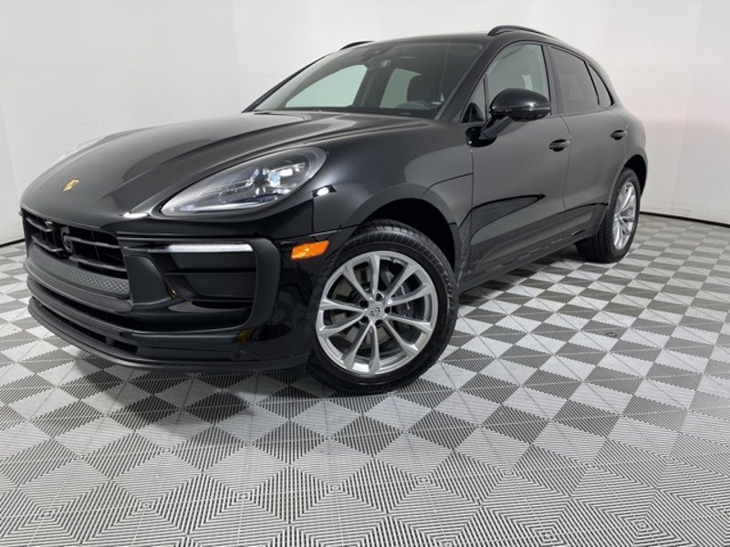 Certified 2025 Porsche Macan image 1