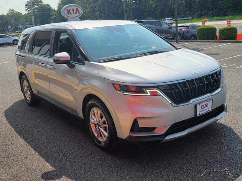 Certified 2023 Kia Carnival LX image 1