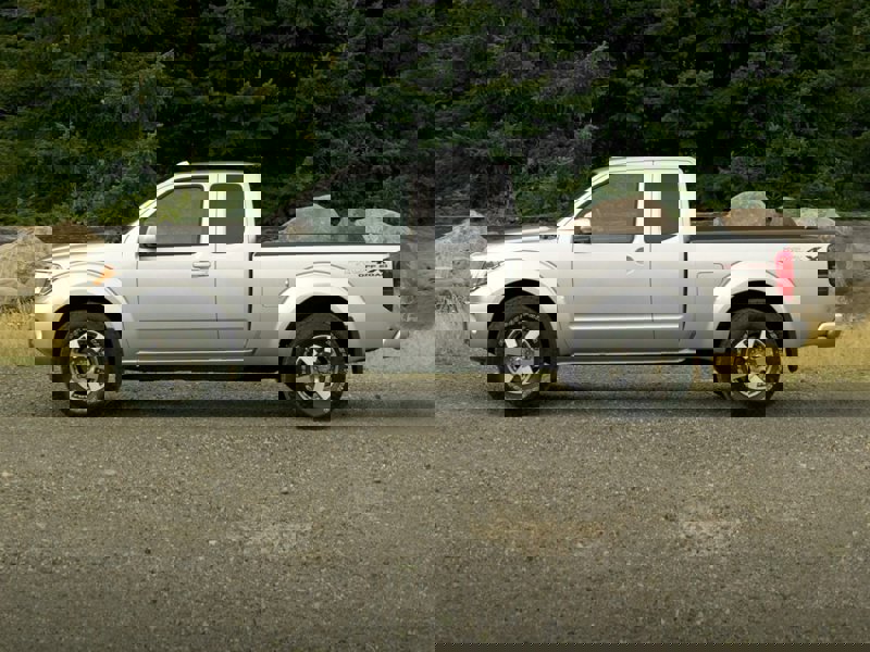 Used 2018 Nissan Frontier SV image 1