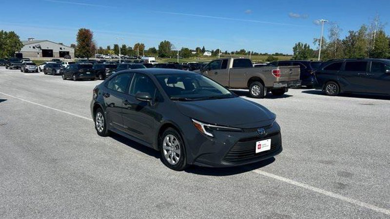 Certified 2025 Toyota Corolla LE image 1