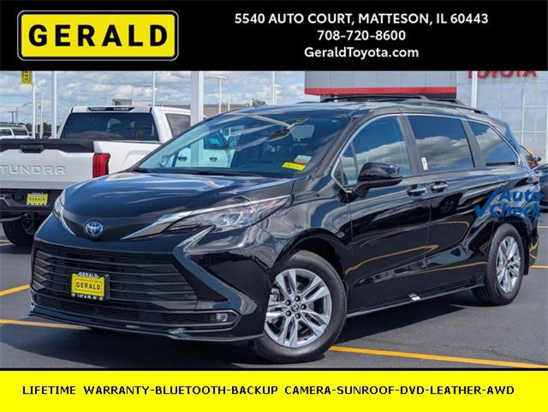 Certified 2025 Toyota Sienna XLE w/ XLE Plus Package image 1