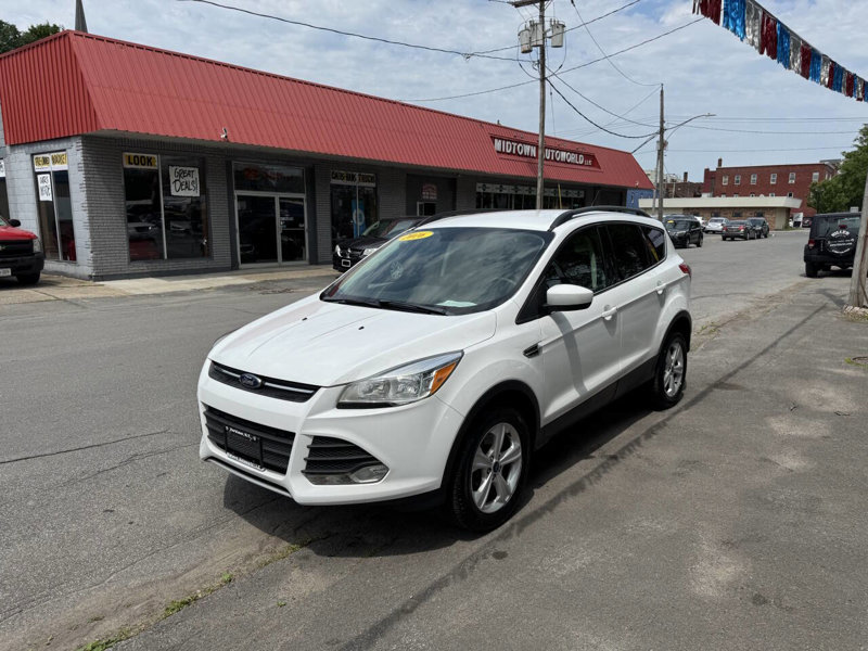 Used 2016 Ford Escape SE w/ Equipment Group 201A image 1