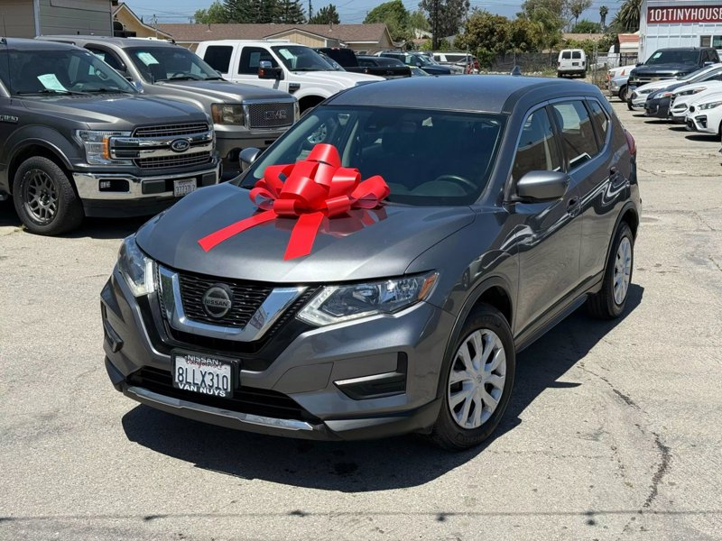 Used 2019 Nissan Rogue S image 1